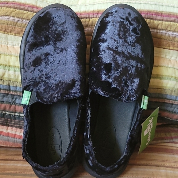 Sanuk Donna Cruz Black Crushed Velvet Slip on. Size 5 - Picture 4 of 9